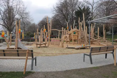 Kletterdrache Spielplatz Friedrichshafen